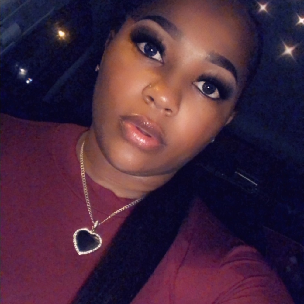 Meet your Posher, Anisa